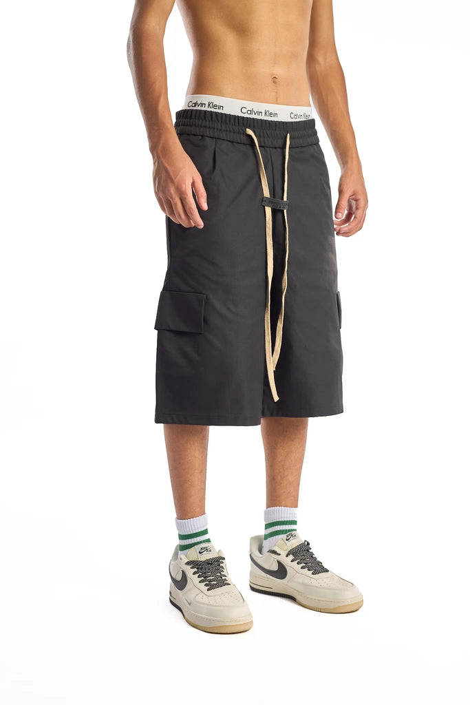 essentials short BLACK
